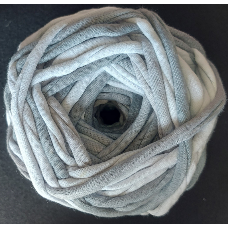 Трикотажна пряжа. Колір: сіро-білий