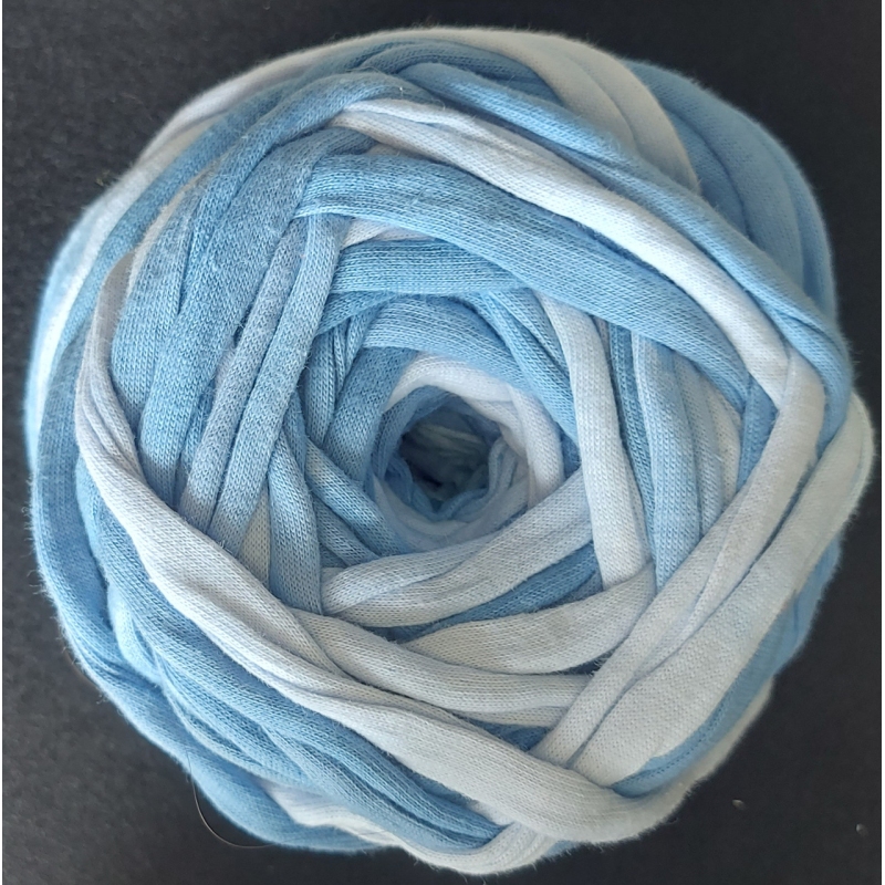 Трикотажна пряжа. Колір: біло-блакитній