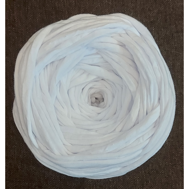 Трикотажна пряжа. Колір: білий