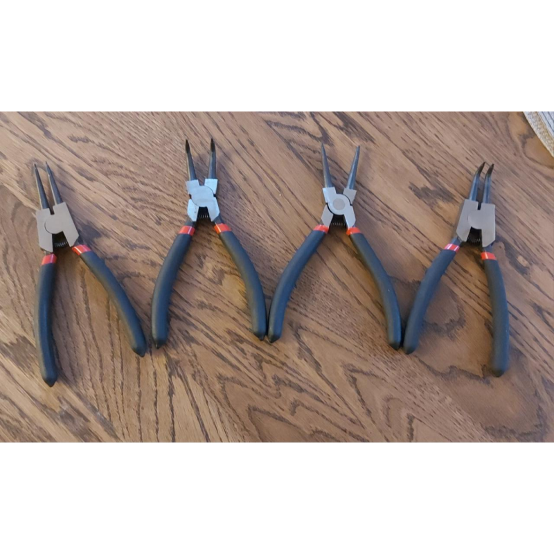 Набір мікроінструментів у чохлі.