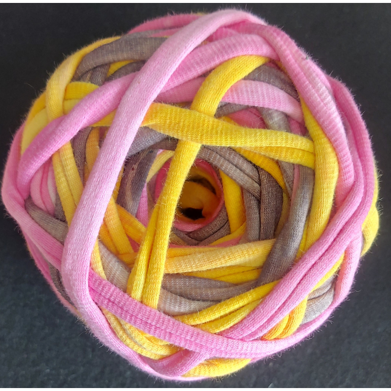 Трикотажна пряжа. Колір: триколірний