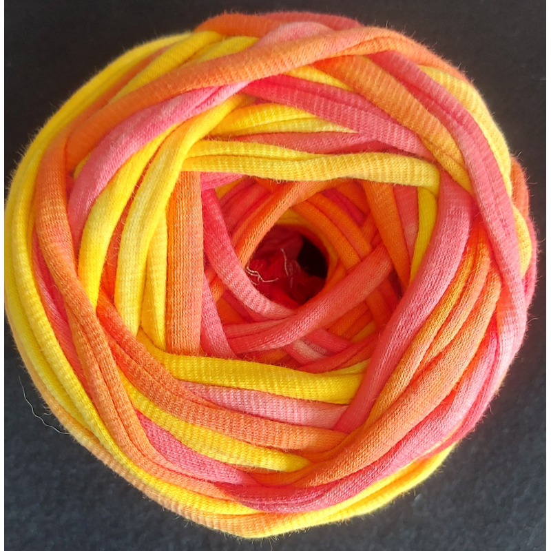 Трикотажна пряжа. Колір: триколірний