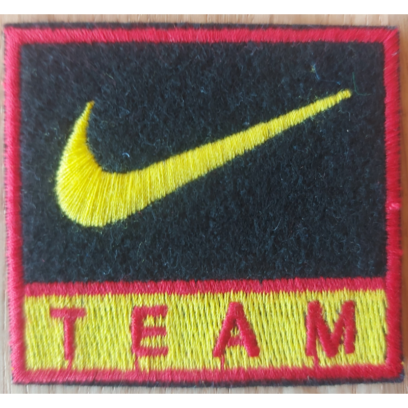 Аплікація на клейовій основі, спортивна.