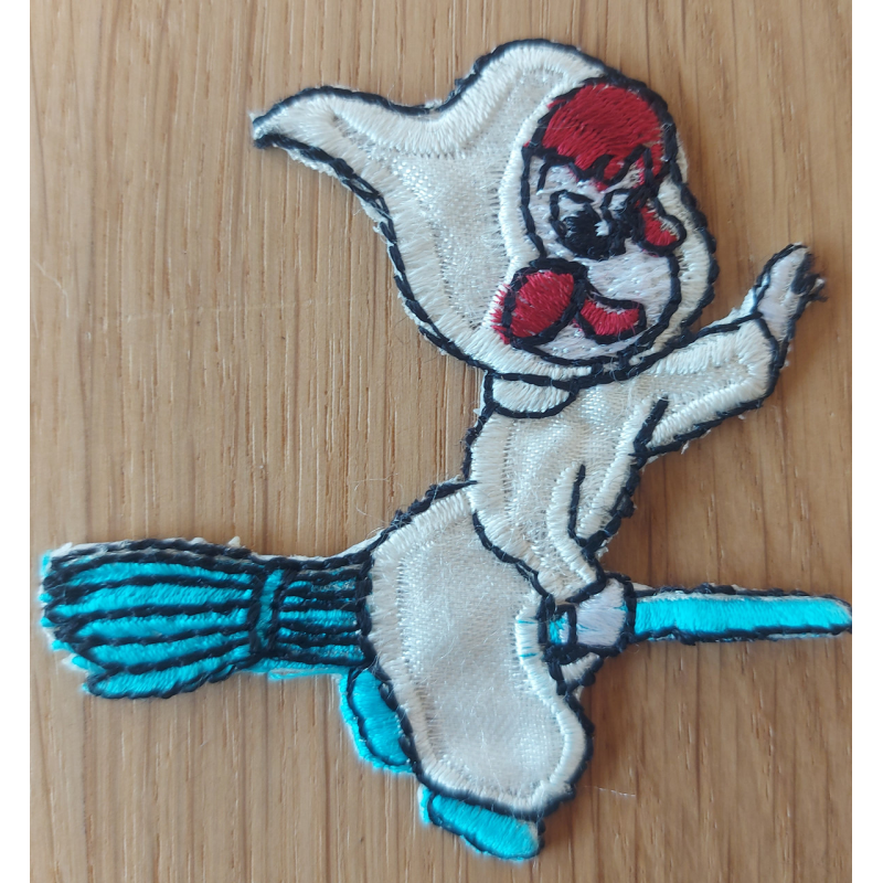 Аплікація для одягу. Відьмочка.