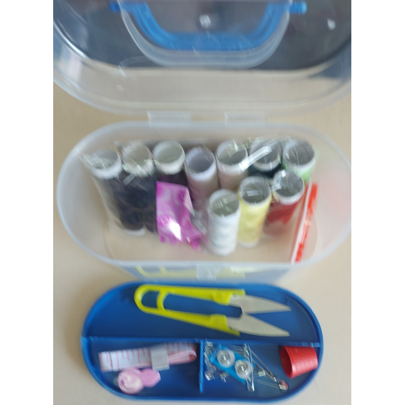 Дорожній набір у коробці. Швейний. (може бути різних кольорів)