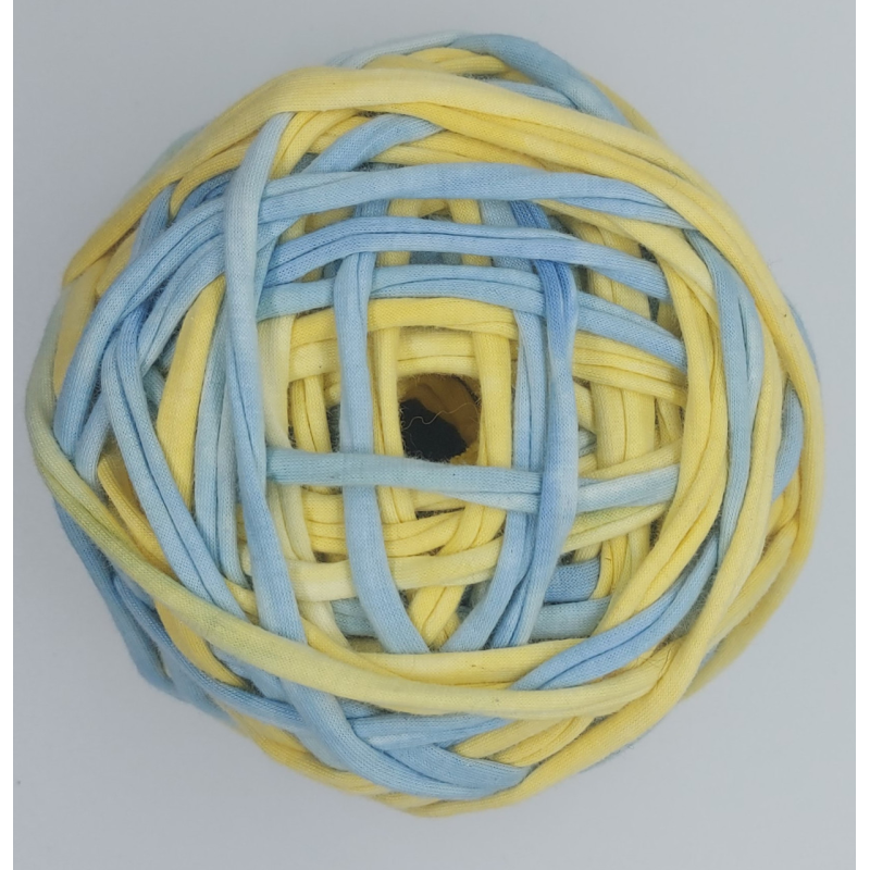 Трикотажна пряжа. Колір: жовто-блакитний (бледенна)