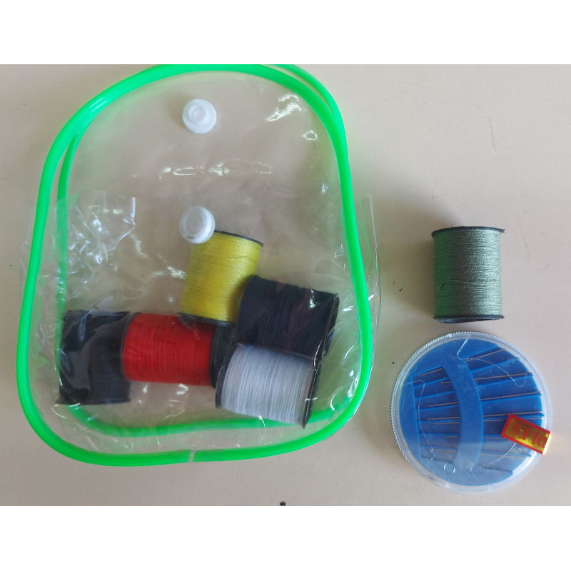 Дорожній набір у косметичці. Швейний.