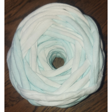 Трикотажна пряжа. Колір: біло-блакитний