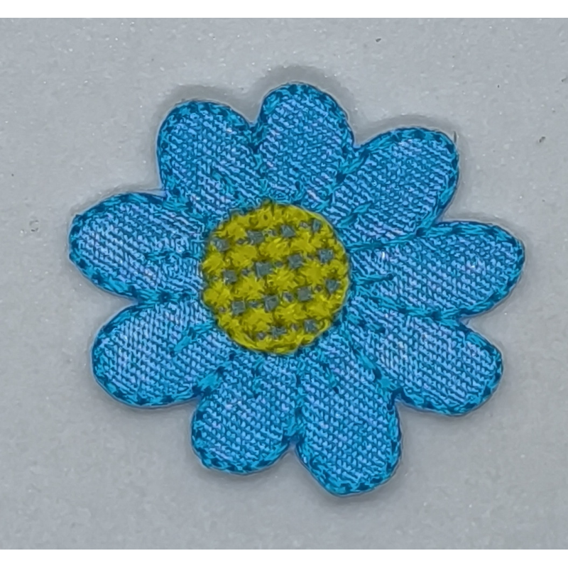 Аплікація для одягу. Квіточок блакитний із жовтою серединкою.
