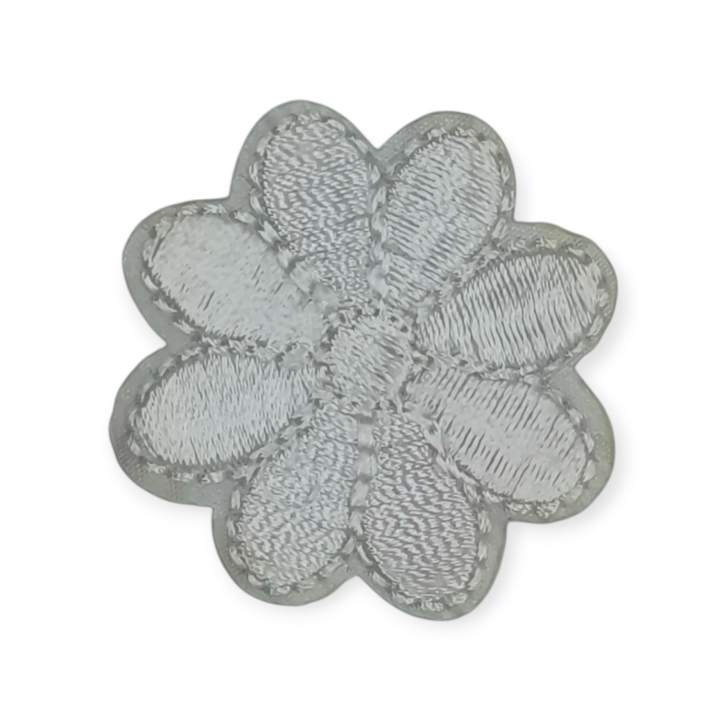 Аплікація для одягу. Квіточка біла