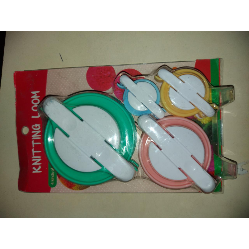 Набір для виготовлення помпонів.