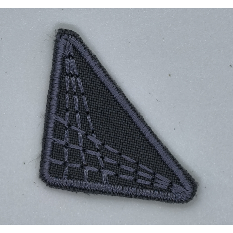 Аплікація для одягу сіра, трикутник, маленька.