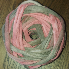 Трикотажна пряжа. Колір: сіро-рожевий