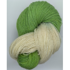 Пряжа Северня зелено-біла. (Домашнє фарбування)