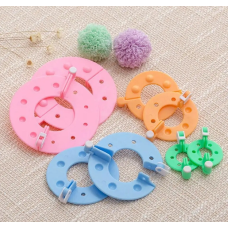 Набір для виготовлення помпонів.