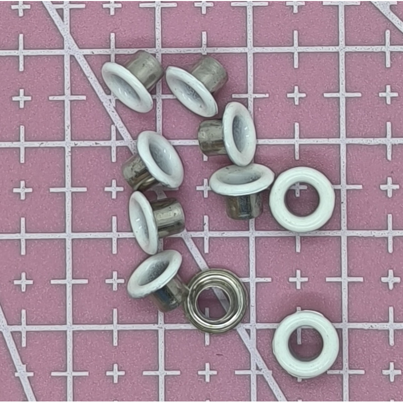 Люверси 4-мм білі емальовані 10 шт.