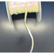 Паєтки на нитці круглі 6 мм, молочні.