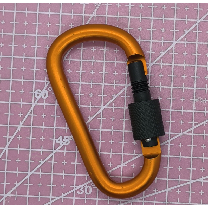 Карабін металевий жовтогарячий.