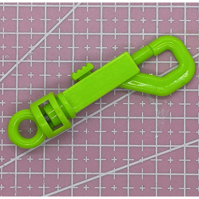 Карабін пластиковий салатовий 70 мм