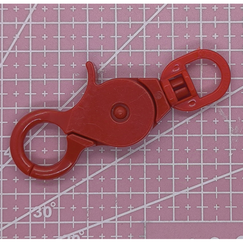 Карабін пластиковий червоний 80 мм Карабін пластиковий червоний 80 мм