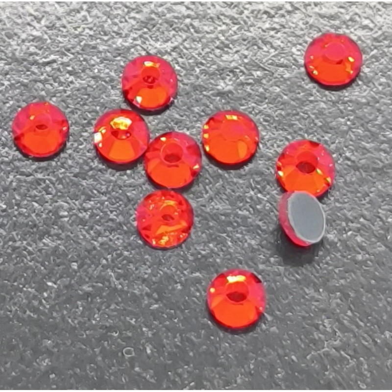 Стрази 5-мм червоні (на клейовій основі)