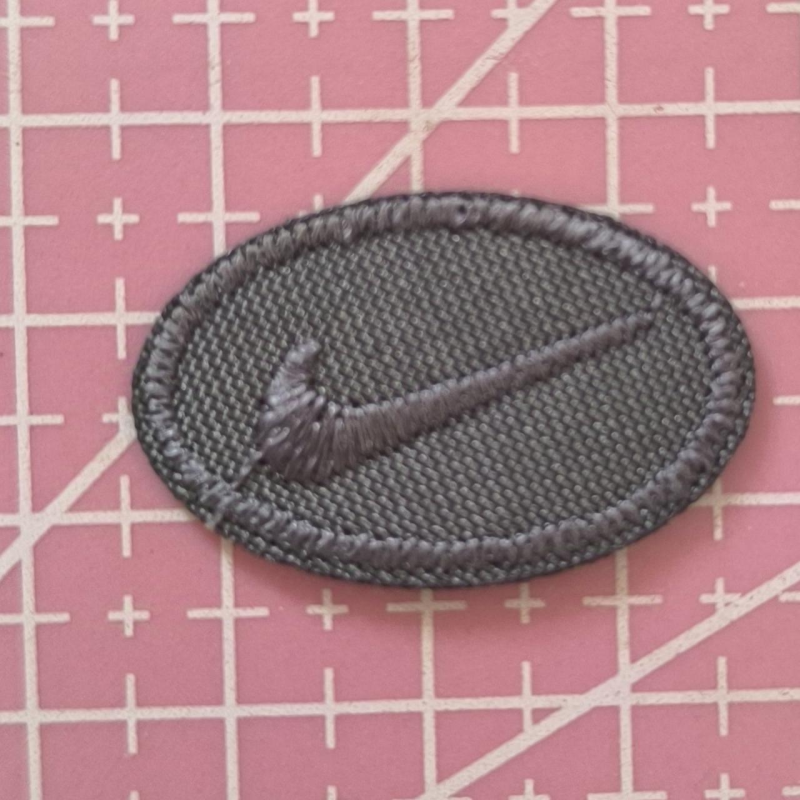 Аплікація для одягу спортивна сіра знак Nike, міні.