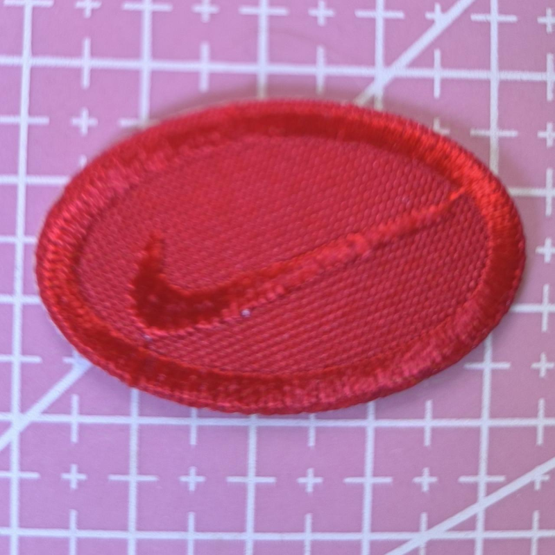 Аплікація для одягу спортивна червона знак Nike, маленька.