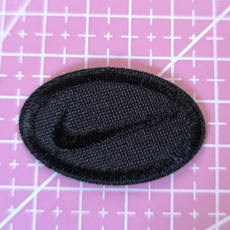 Аплікація для одягу спортивний чорний знак Nike, маленький.