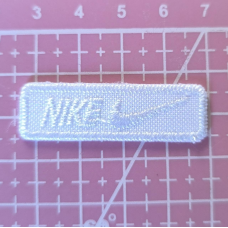 Аплікація для одягу спортивна прямокутна біла. Nike.