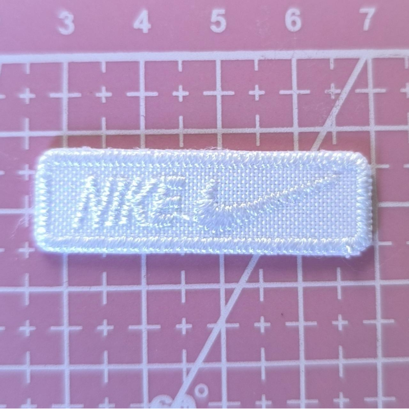 Аплікація для одягу спортивна прямокутна біла. Nike.
