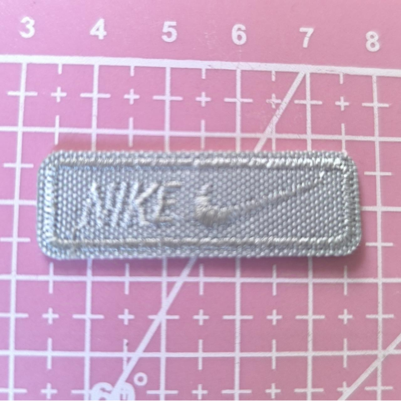 Аплікація для одягу спортивна прямокутна, сіра. Nike.