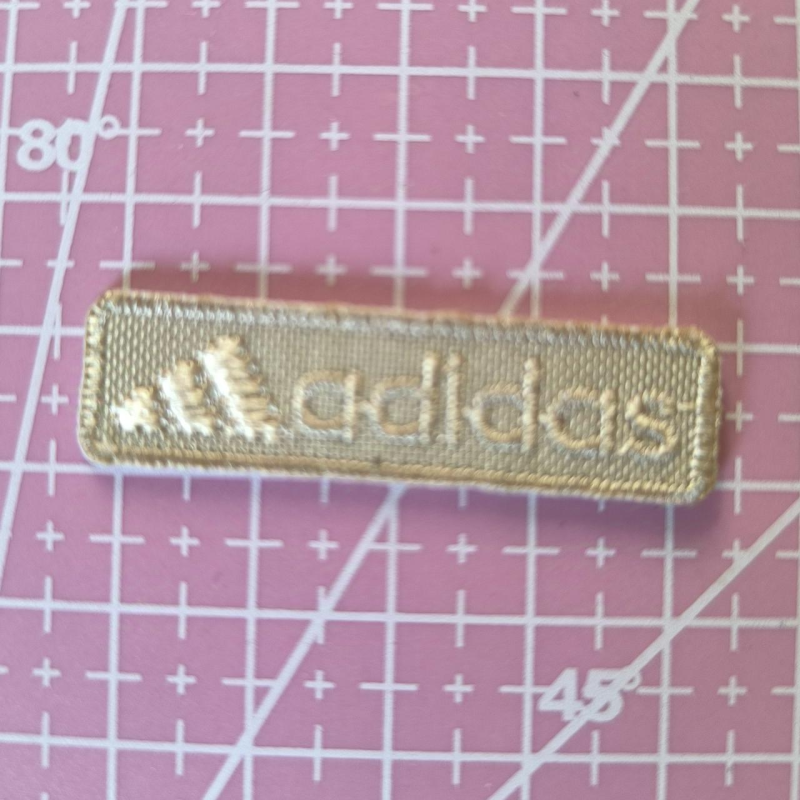 Аплікація для одягу спортивна прямокутна бежева. Adidas.