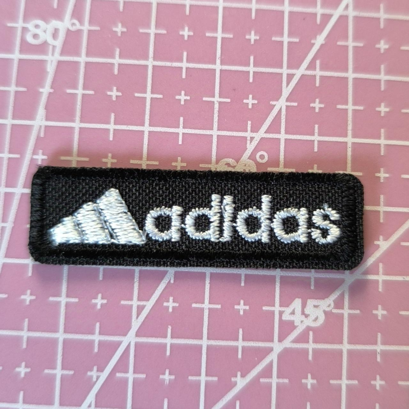 Аплікація для одягу спортивна прямокутна, чорно-біла. Adidas.