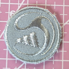 Аплікація для одягу спортивна кругла, світло-сіра. Adidas.