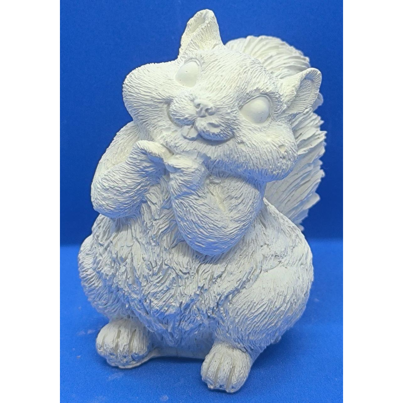 Гіпсова фігурка для розмальовування. Білка 2.