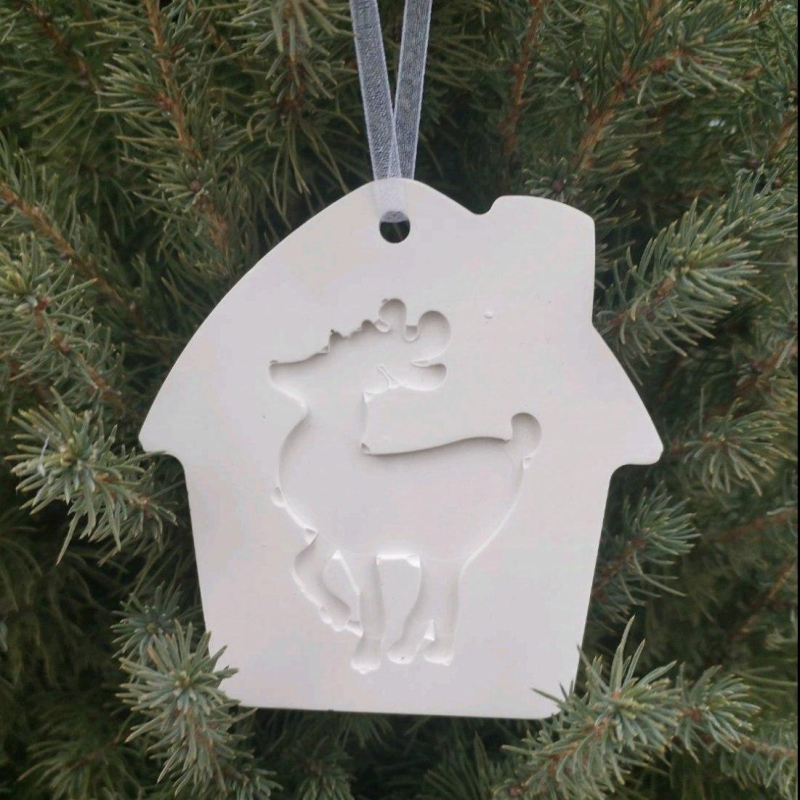 Гіпсова фігурка для розмальовування. Новорічна іграшка, Будиночок із оленям.