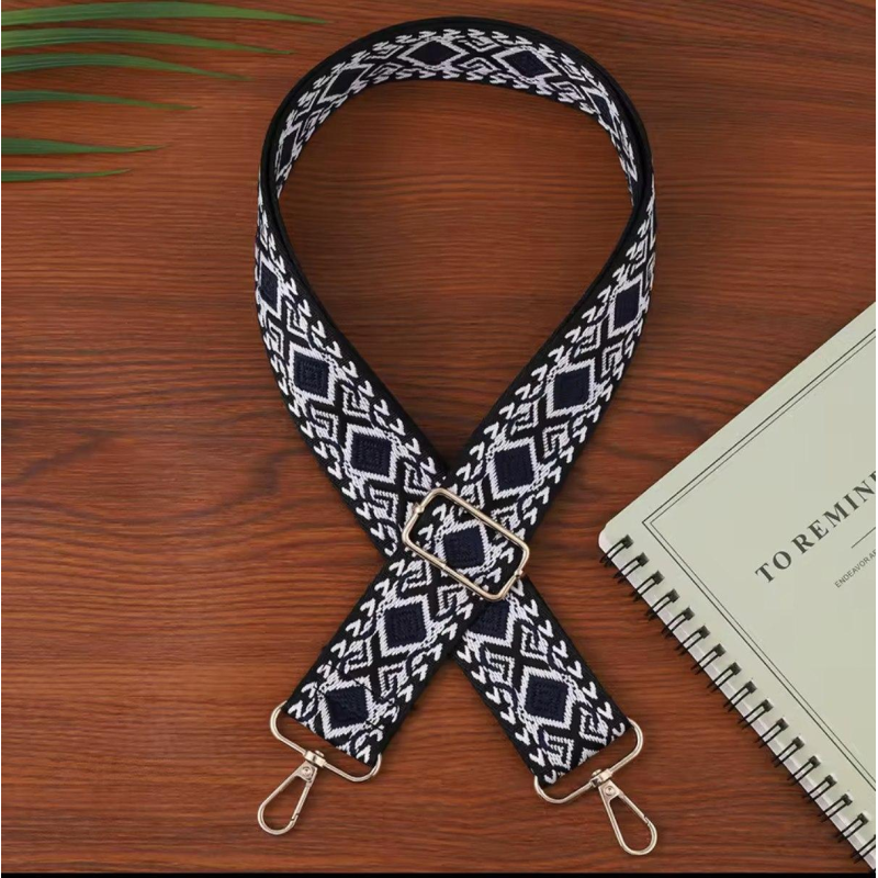 Ручка-шлейка для сумки 140 см. Чорно-білий орнамент. Ручка-шлейка для сумки 140 см. Чорно-білий орнамент.