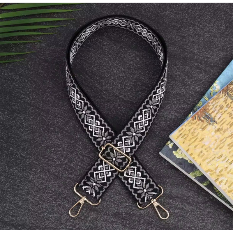 Ручка-шлейка для сумок 140 см. Чорно-білий-сірий орнамент. Ручка-шлейка для сумок 140 см. Чорно-білий-сірий орнамент.