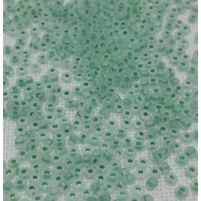 Бісер фарбований, матовий, блідо-зелений 50 г, No10