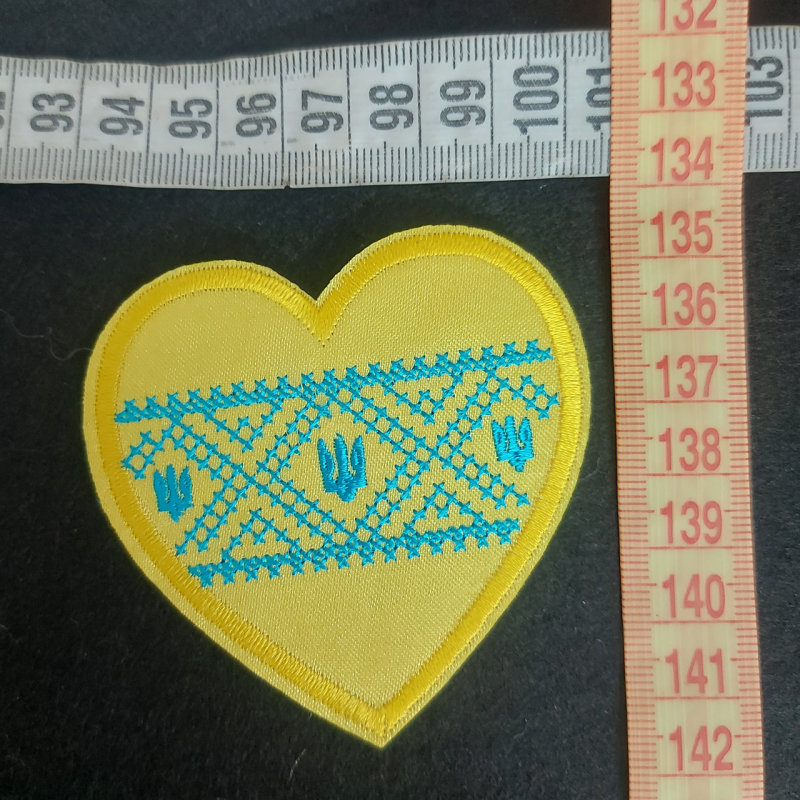 Аплікація для одягу серця України