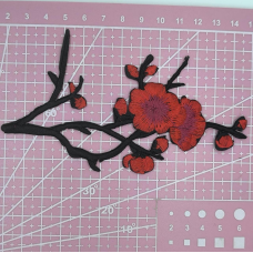 Аплікація для одягу. Червона сакура