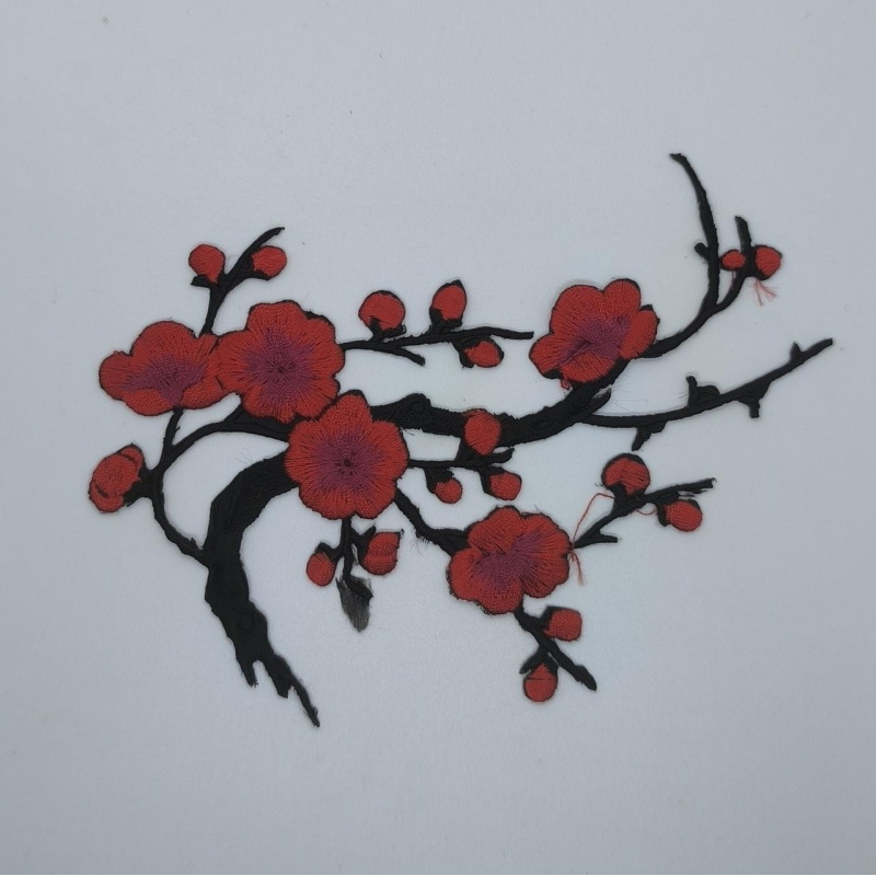 Аплікація для одягу. Червона сакура