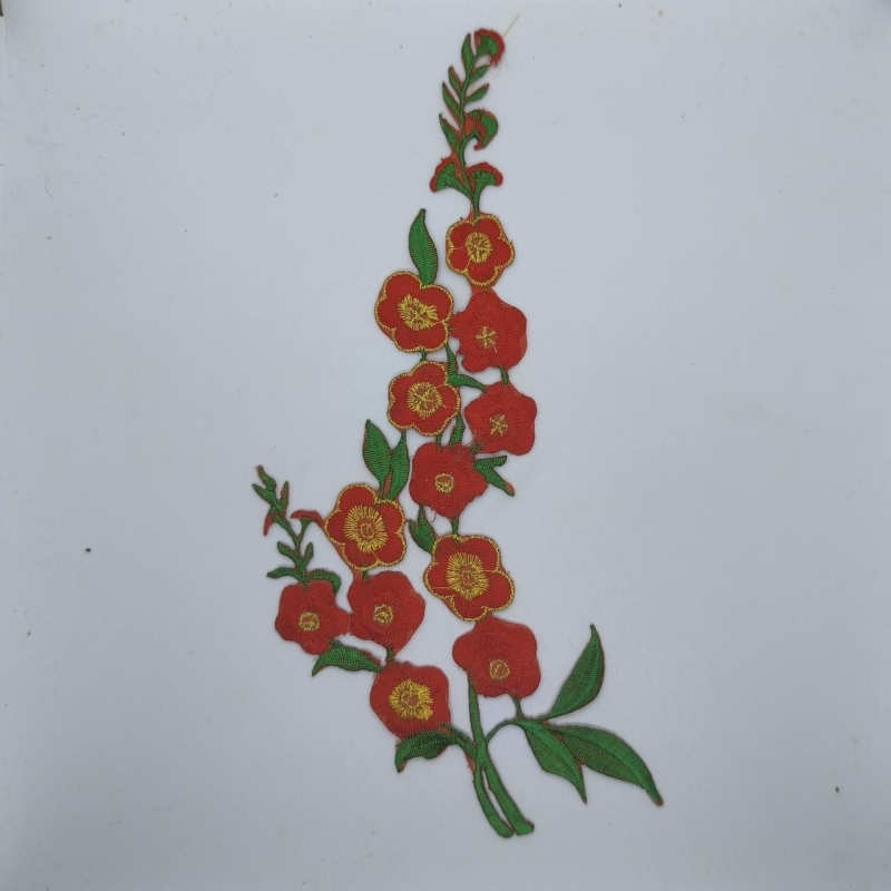 Аплікація для одягу. Червоні квіти.