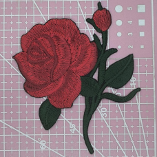 Аплікація для одягу. Червона троянда