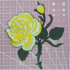 Аплікація для одягу. Жовта троянда