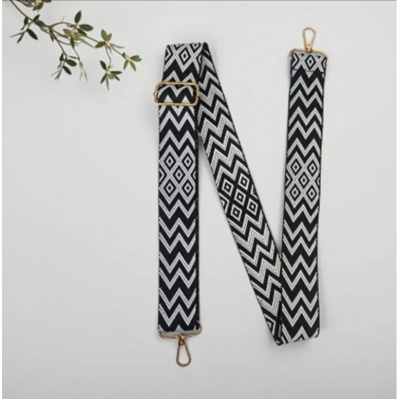 Ручка-шлейка для сумки 140 см. Чорно-білий орнамент. Ручка-шлейка для сумки 140 см. Чорно-білий орнамент.