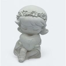 Гіпсова фігурка для розмальовування. Дівчинка з серцем