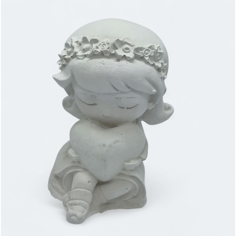 Гіпсова фігурка для розмальовування. Дівчинка з серцем