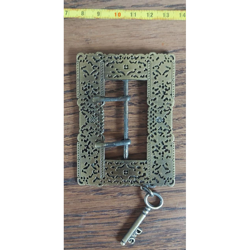 Пряжка для пояса металева